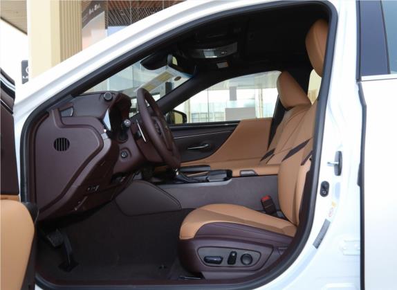 雷克萨斯ES 2020款 200 卓越版 车厢座椅   前排空间