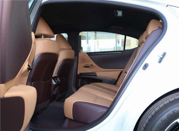 雷克萨斯ES 2020款 200 卓越版 车厢座椅   后排空间