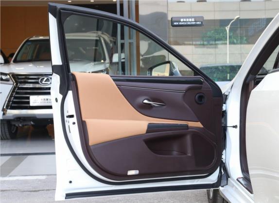 雷克萨斯ES 2020款 200 卓越版 车厢座椅   前门板