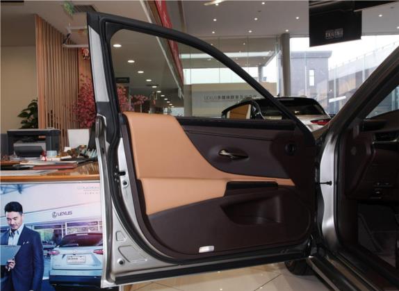 雷克萨斯ES 2020款 260 卓越版 车厢座椅   前门板