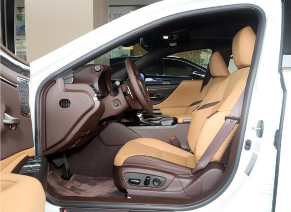 雷克萨斯ES 2020款 300h 智·混动特别限量版 车厢座椅   前排空间