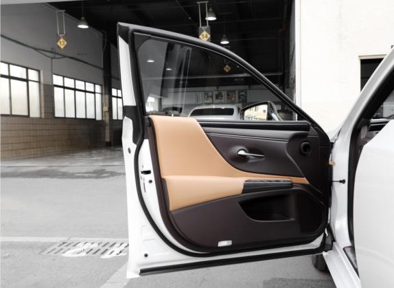 雷克萨斯ES 2020款 300h 臻享版 车厢座椅   前门板
