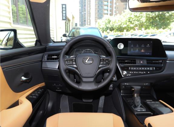 雷克萨斯ES 2021款 200 卓越版 中控类   驾驶位