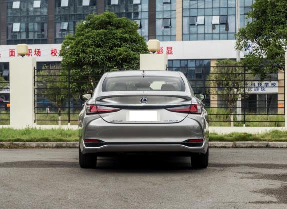 雷克萨斯ES 2021款 300h 卓越版 外观   正后