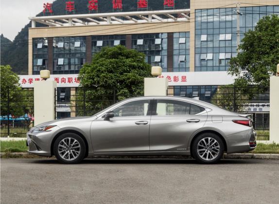 雷克萨斯ES 2021款 300h 卓越版 外观   正侧