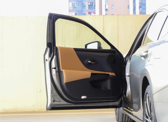 雷克萨斯ES 2021款 300h 臻享版 车厢座椅   前门板