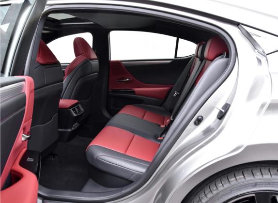 雷克萨斯ES 2021款 300h F SPORT 车厢座椅   后排空间