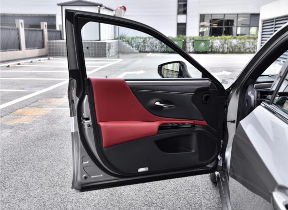 雷克萨斯ES 2021款 300h F SPORT 车厢座椅   前门板