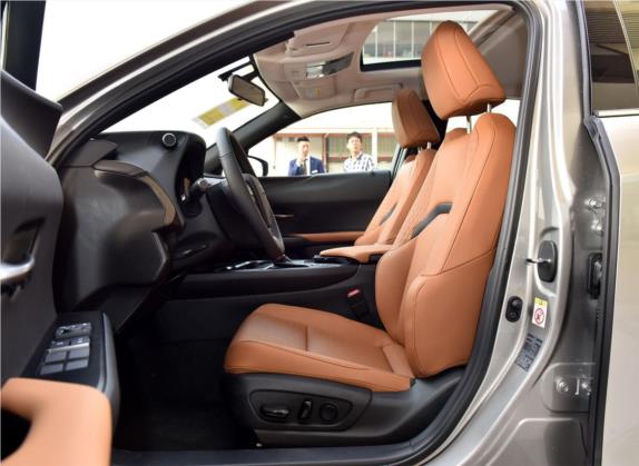 雷克萨斯UX 2019款 260h 探·趣版 国V 车厢座椅   前排空间