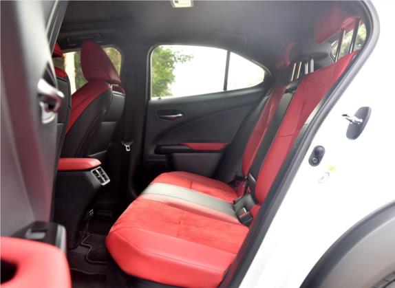 雷克萨斯UX 2019款 260h F SPORT版 国V 车厢座椅   后排空间