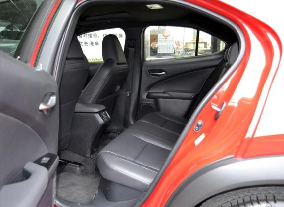 雷克萨斯UX 2019款 260h 探·趣版 国VI 车厢座椅   后排空间