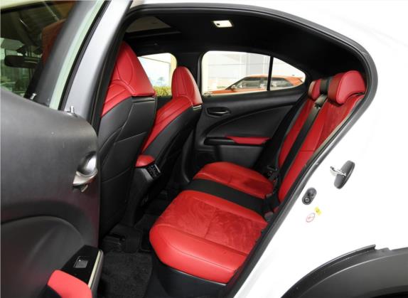 雷克萨斯UX 2019款 260h F SPORT全驱版 国VI 车厢座椅   后排空间
