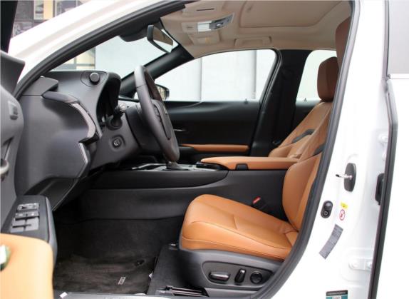 雷克萨斯UX 2019款 260h 探·享版 国VI 车厢座椅   前排空间