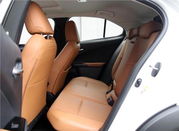 雷克萨斯UX 2019款 260h 探·享版 国VI 车厢座椅   后排空间