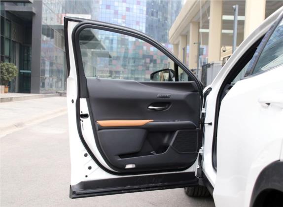 雷克萨斯UX 2019款 260h 探·享版 国VI 车厢座椅   前门板