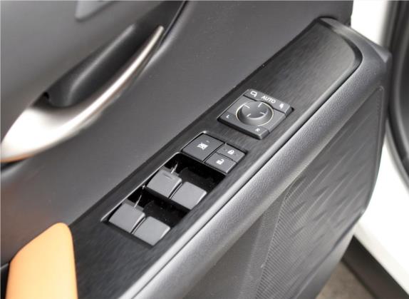 雷克萨斯UX 2019款 260h 探·享版 国VI 车厢座椅   门窗控制