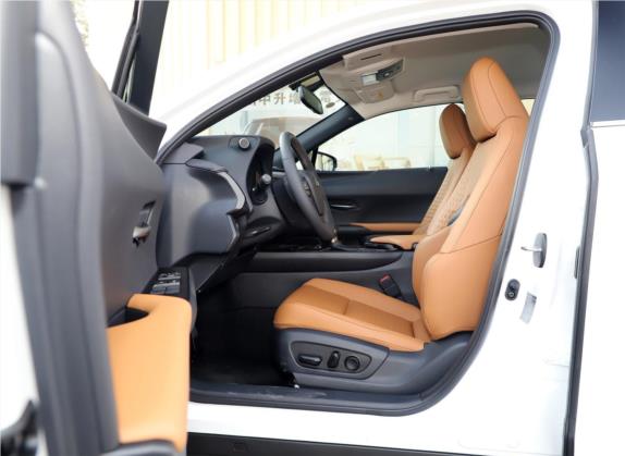 雷克萨斯UX 2020款 260h 探·酷版 车厢座椅   前排空间
