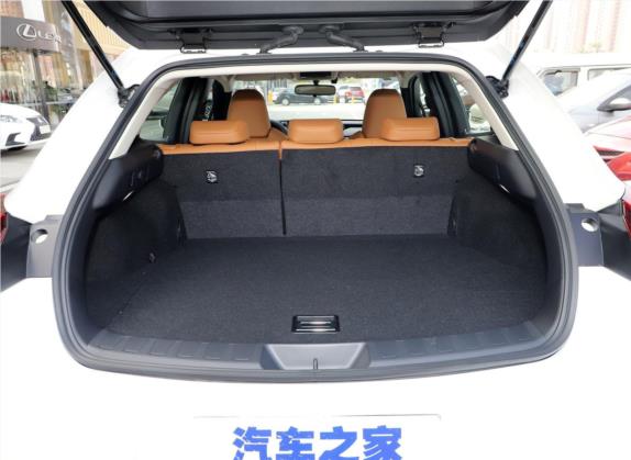 雷克萨斯UX 2020款 260h 探·酷版 车厢座椅   后备厢