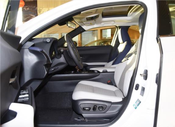 雷克萨斯UX 2020款 260h 探·趣版 车厢座椅   前排空间