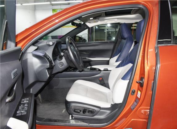 雷克萨斯UX 2020款 260h 探·享版 车厢座椅   前排空间