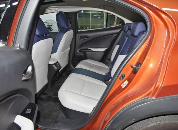 雷克萨斯UX 2020款 260h 探·享版 车厢座椅   后排空间
