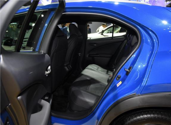 雷克萨斯UX 2020款 200 F SPORT版 车厢座椅   后排空间