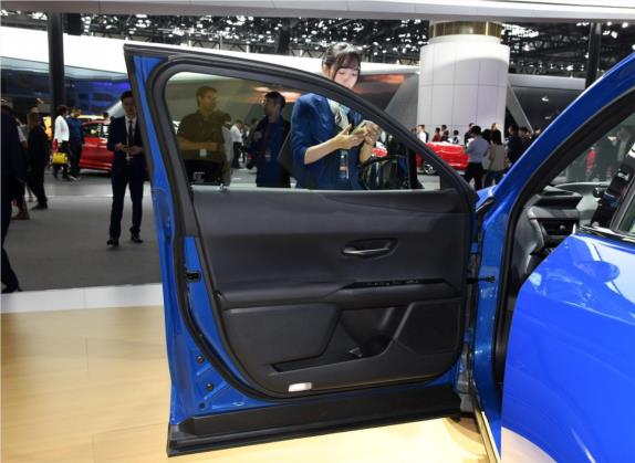 雷克萨斯UX 2020款 200 F SPORT版 车厢座椅   前门板