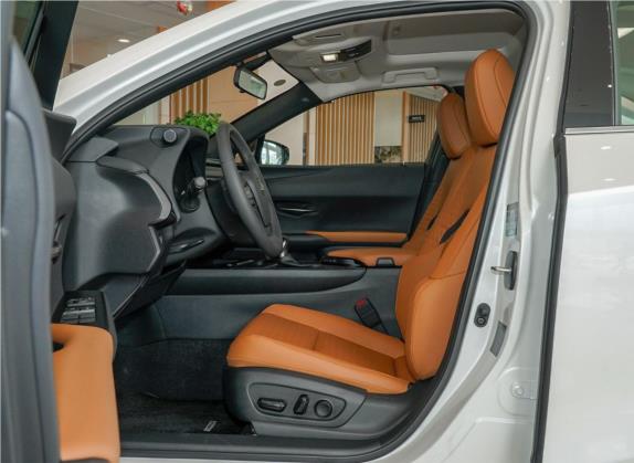 雷克萨斯UX 2020款 200 特别版 车厢座椅   前排空间