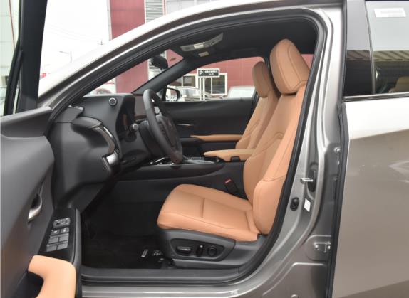 雷克萨斯UX 2022款 260h 探·酷版 车厢座椅   前排空间
