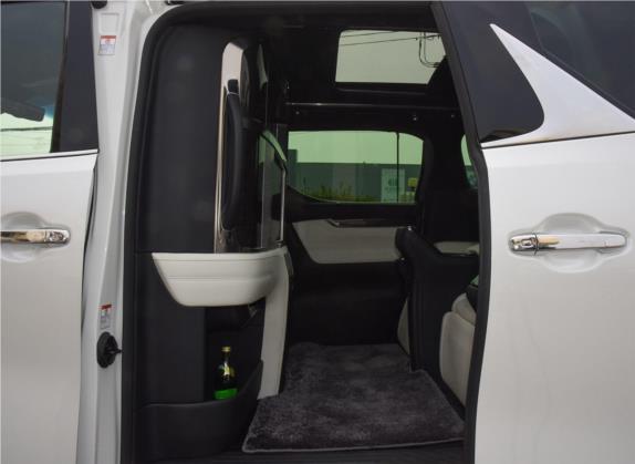 雷克萨斯LM 2020款 300h 四座御世版 车厢座椅   后排空间