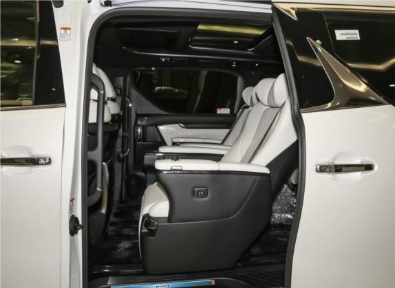 雷克萨斯LM 2020款 300h 七座隽雅版 车厢座椅   后排空间