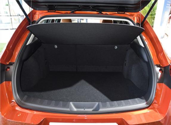 雷克萨斯UX新能源 2020款 300e 纯·悦版 车厢座椅   后备厢