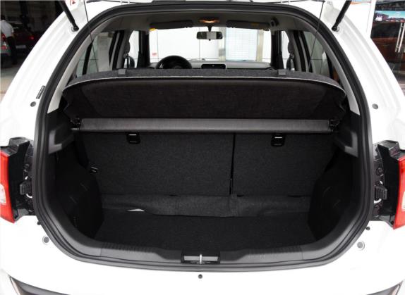 英格尼斯 2017款 1.2L CVT豪华版 车厢座椅   后备厢