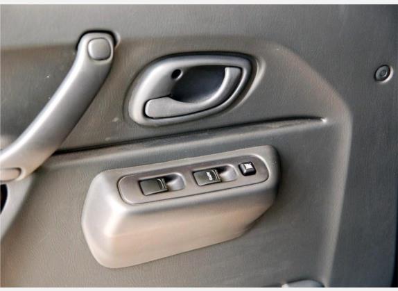 吉姆尼(进口) 2007款 1.3 MT 车厢座椅   门窗控制