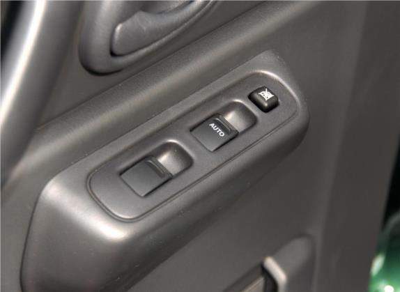 吉姆尼(进口) 2012款 1.3 MT JLX导航版 车厢座椅   门窗控制