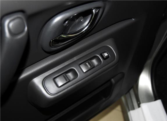 吉姆尼(进口) 2015款 1.3 AT Mode3导航版 车厢座椅   门窗控制