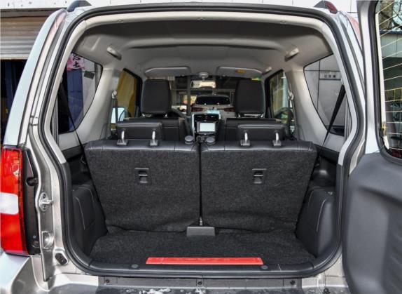 吉姆尼(进口) 2015款 1.3 MT Mode3导航版 车厢座椅   后备厢