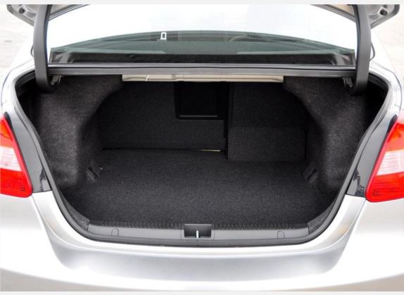 凯泽西 2010款 2.4L 两驱标准版 车厢座椅   后备厢