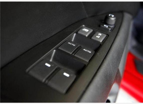 凯泽西 2010款 2.4L 四驱运动导航版 车厢座椅   门窗控制