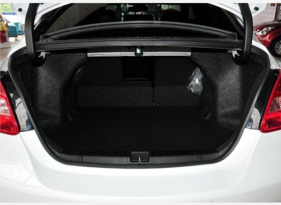 凯泽西 2010款 2.4L 两驱豪华版 车厢座椅   后备厢