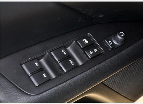 凯泽西 2010款 2.4L 四驱豪华版 车厢座椅   门窗控制
