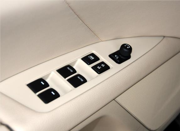 凯泽西 2011款 2.4L 四驱豪华导航版 车厢座椅   门窗控制