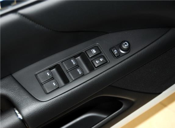 凯泽西 2011款 2.4L 四驱运动导航版 车厢座椅   门窗控制