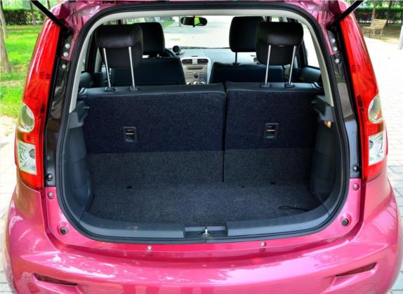 派喜 2012款 1.4L 尊贵型 车厢座椅   后备厢