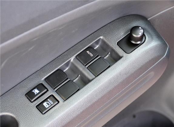 派喜 2012款 1.4L 尊贵型 车厢座椅   门窗控制