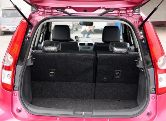 派喜 2012款 1.4VVT 尊贵型 车厢座椅   后备厢