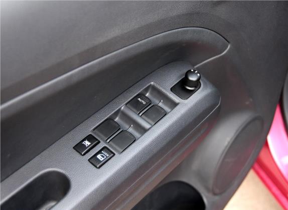派喜 2012款 1.4VVT 尊贵型 车厢座椅   门窗控制