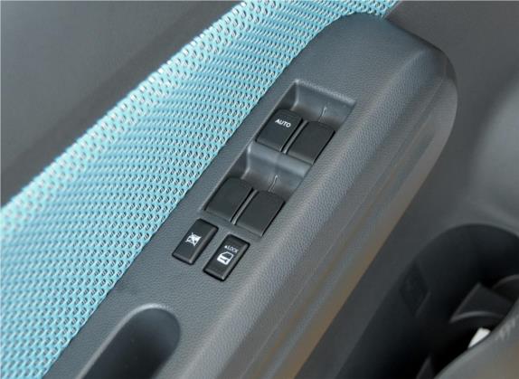派喜 2012款 1.4VVT 精英型 车厢座椅   门窗控制