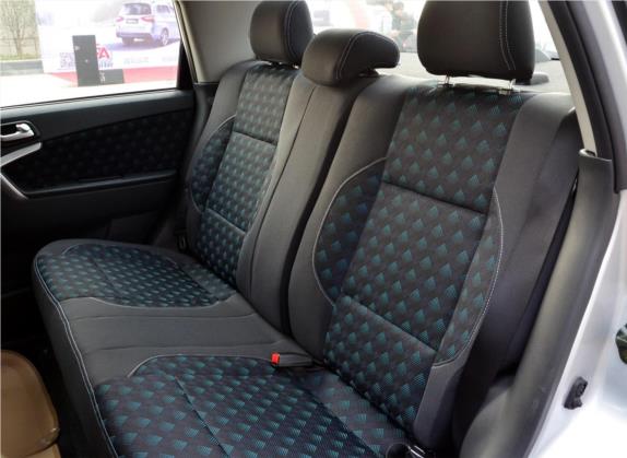 利亚纳A6 2014款 三厢 1.4L 手动畅想型 车厢座椅   后排空间
