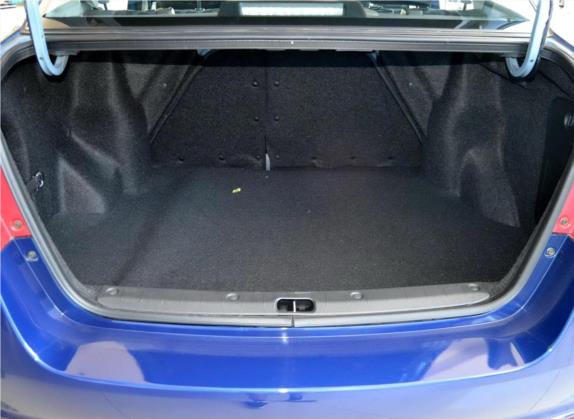 利亚纳A6 2014款 三厢 1.4L 手动畅想型 车厢座椅   后备厢